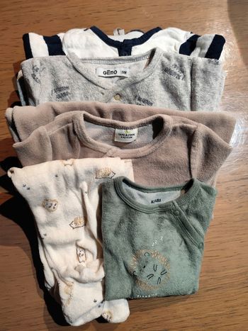 Lot de 4 pyjamas taille 9 mois