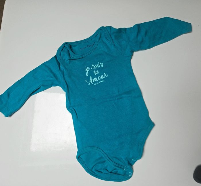 Lot bodies taille 6 mois - photo numéro 2