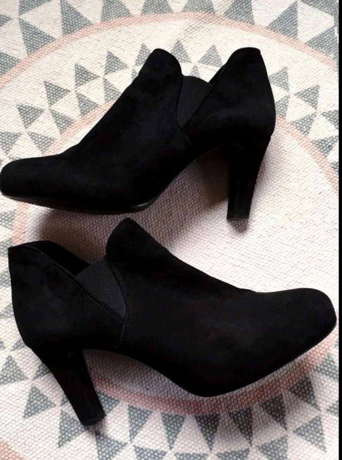 Bottines  Noires  Daim  talons  -  Unisa - 39,5  -  Excellent  état