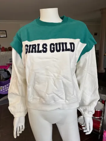 Pull femme, tape-à-l’œil