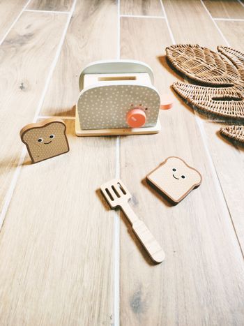 🍞Dinette grille pain avec tranches de pains toasts en bois