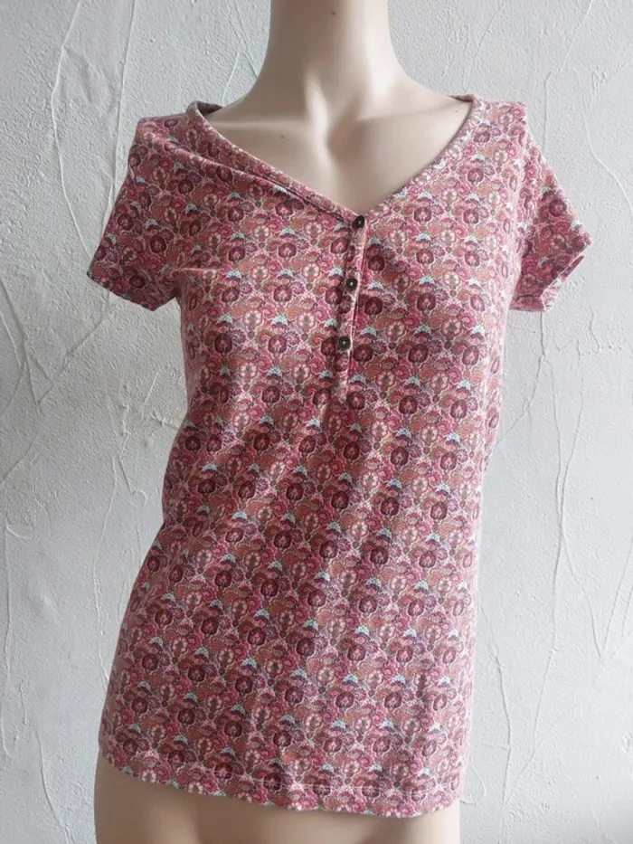 Joli tee-shirt à motifs floraux Taille S