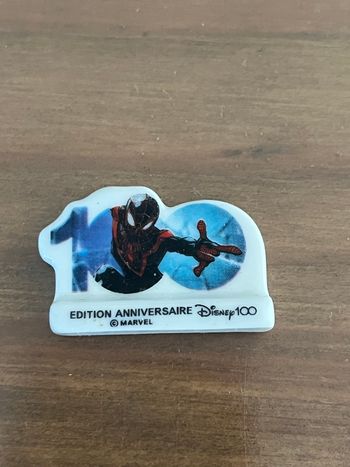 Fève Spiderman 100 ème anniversaire Marvel Disney