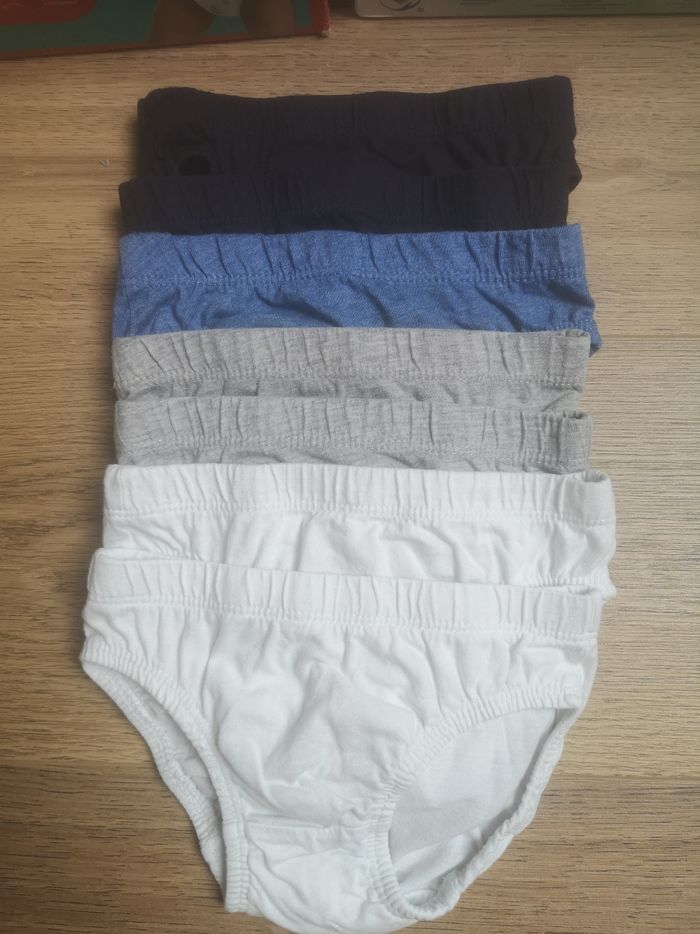 Lot de 7 slips 3-4 ans en très bon état