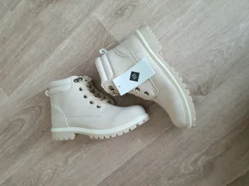 Bottines à lacets beiges taille 34 neuves