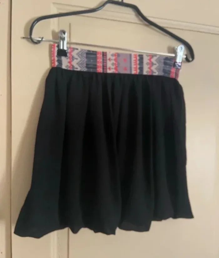 Jupe noir et bandeau couleur - photo numéro 2