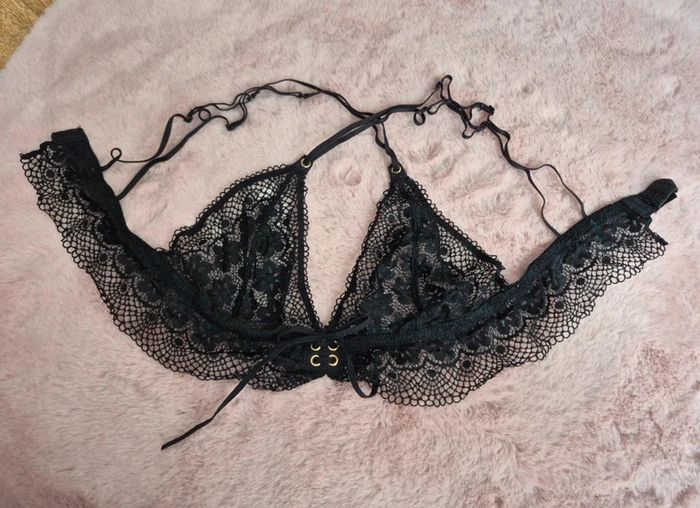 Soutien gorge noir - photo numéro 2