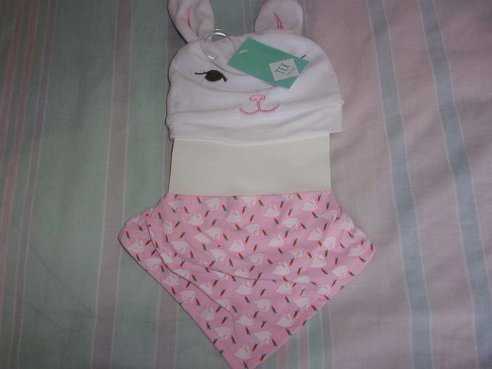 Bonnet + Bandana Tex 6-12 Mois NEUF Bonnet + Bandana Tex 0-3 Mois
