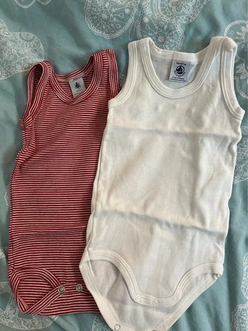 Lot 2 bodies Petit Bateau 6 mois