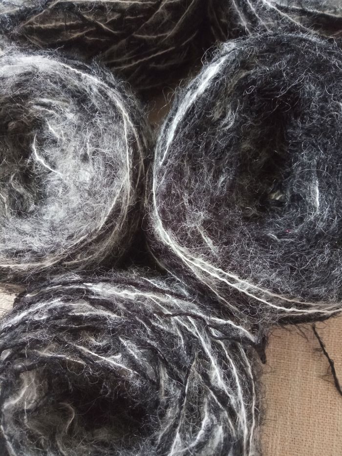 Lot de 5 Pelotes Fantaisie Tons Noirs et Blancs (370g) - photo numéro 2