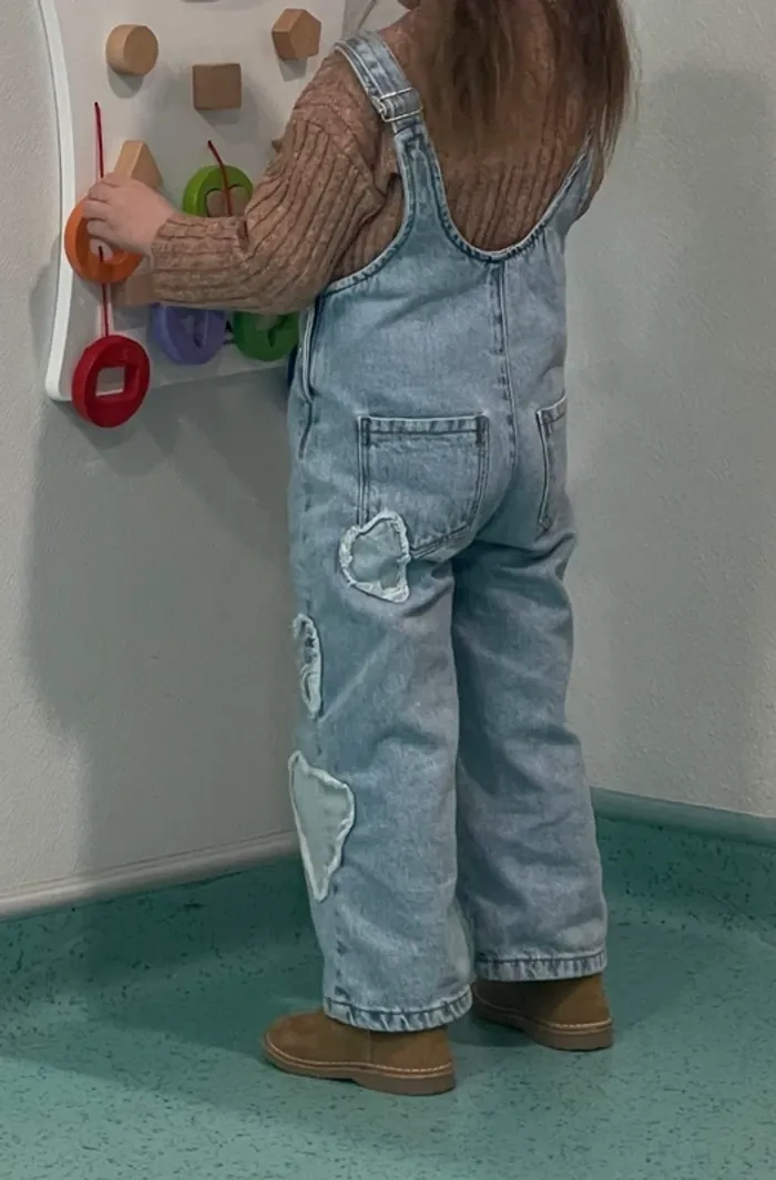 Salopette en jean à cœurs Zara - photo numéro 7