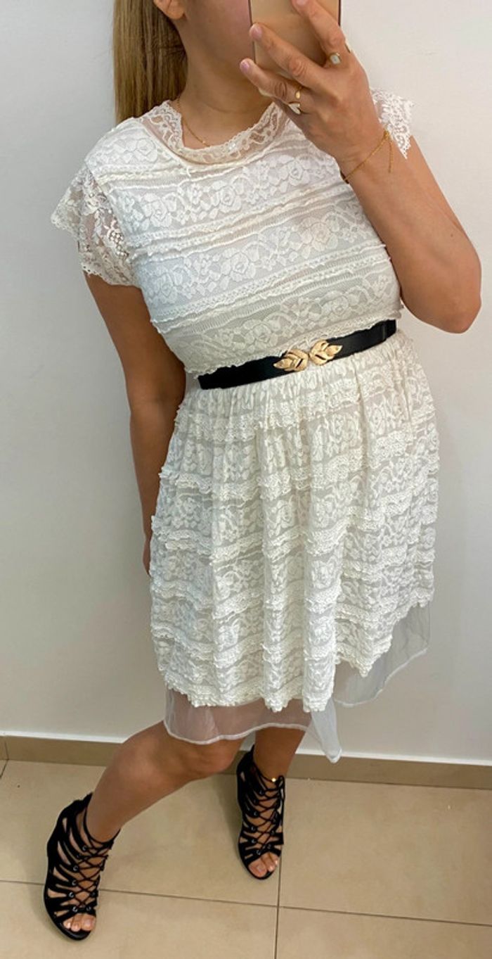 Jolie Robe En Dentelle Taille M - photo numéro 3