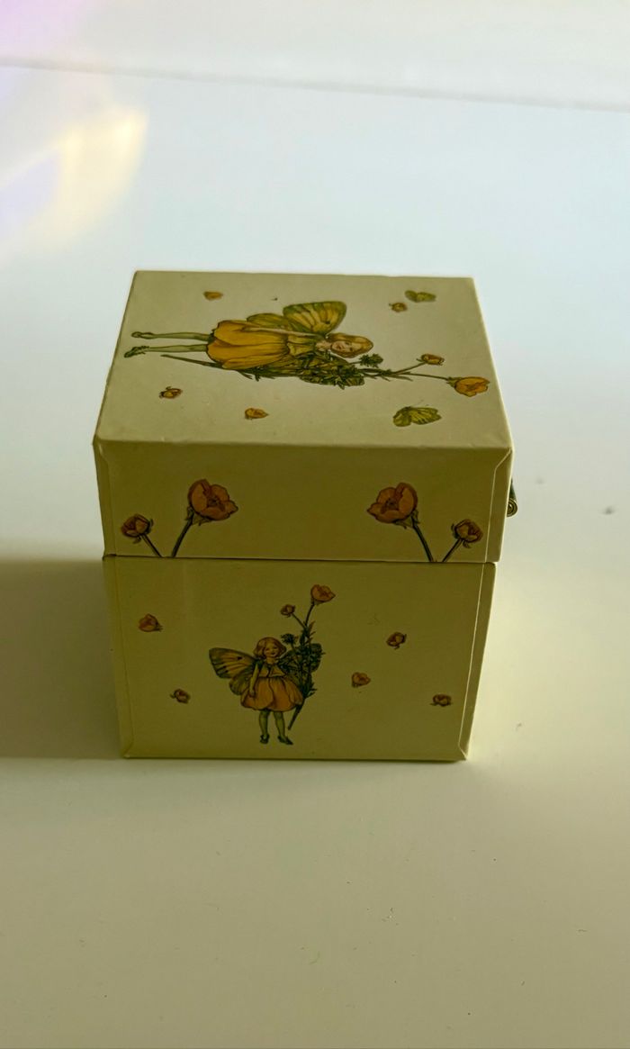 Boîte à dents en bois jaune pastel à motifs floraux - photo numéro 3