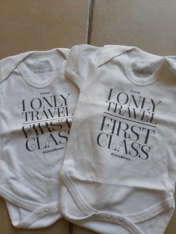 Lot de 2 bodys neufs, taille 0-3 mois