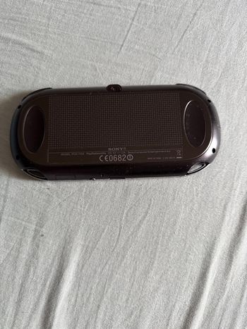 PS Vita oled PCH-1004 + microSD 128 Go