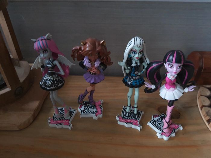Lot figurines monster high