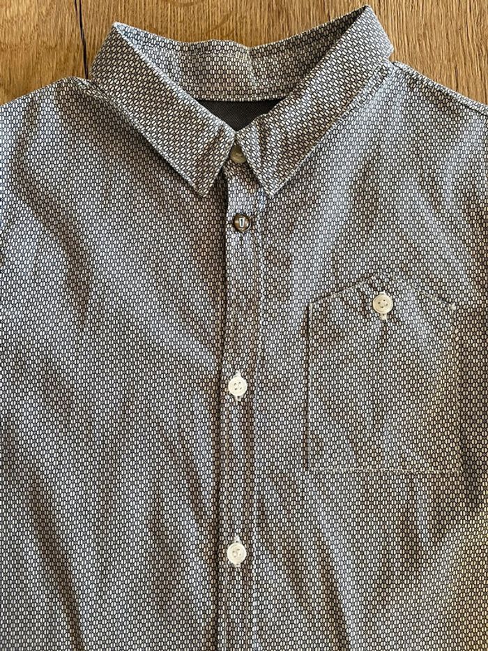 Chemise ikks taille 8 ans neuves - photo numéro 2