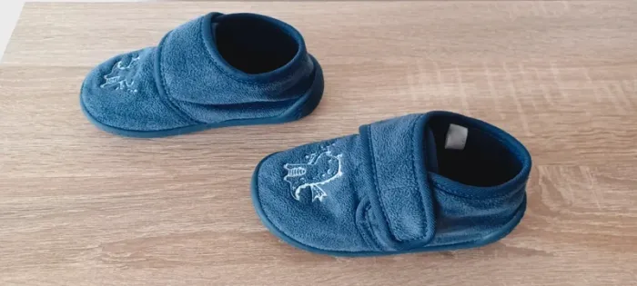 Paire de chaussons motif dinosaures garçon taille 24 - photo numéro 5
