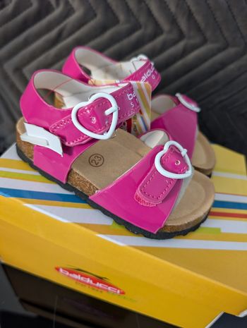 Sandales d'été fille. Taille 25. Neuf. Balducci 