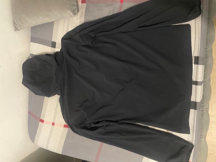 Je vent une veste under armour noir - photo numéro 3