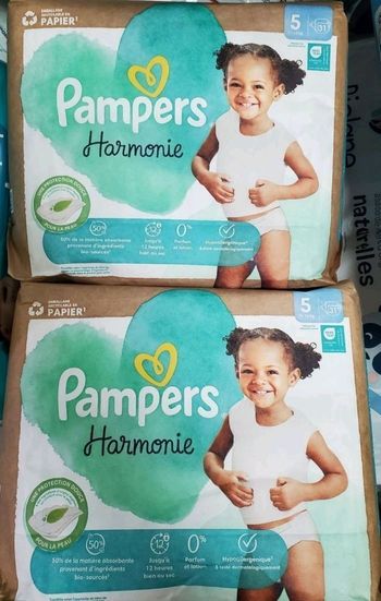 2 paquets de couches Pampers Harmonie taille 5, 62 couches.