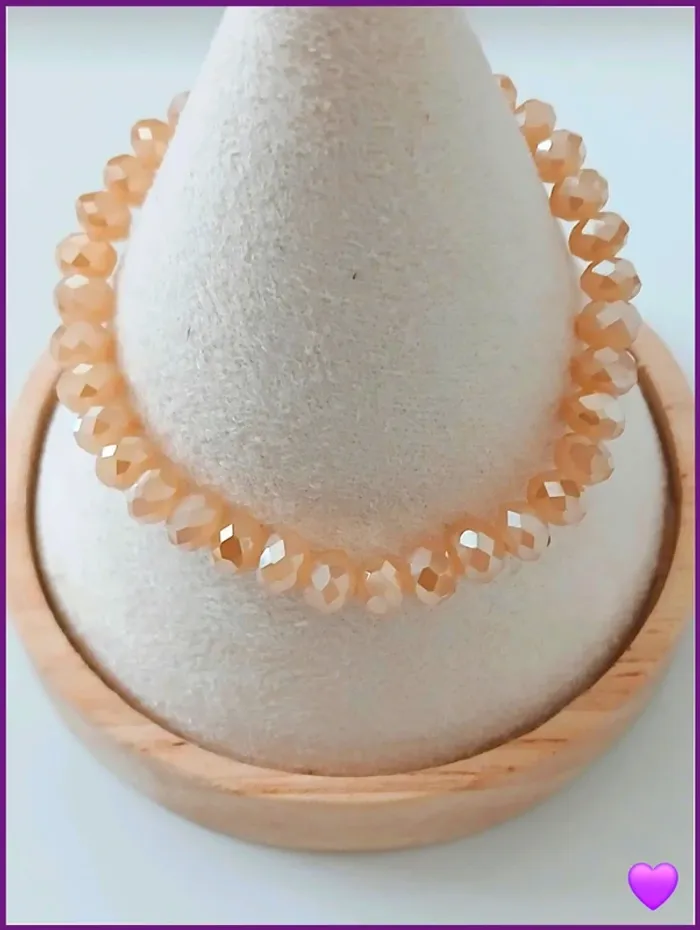 Bracelet en perles de verre beige tendance été - photo numéro 2