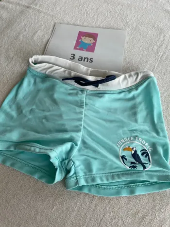 Maillot de bain, gémo trois ans