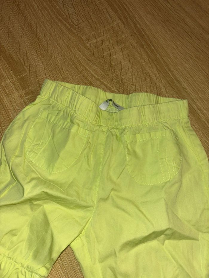 Pantalon vert clair en excellent état taille 18/24 mois - photo numéro 2