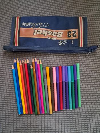 Lot trousse, crayons feutres,  crayons couleurs