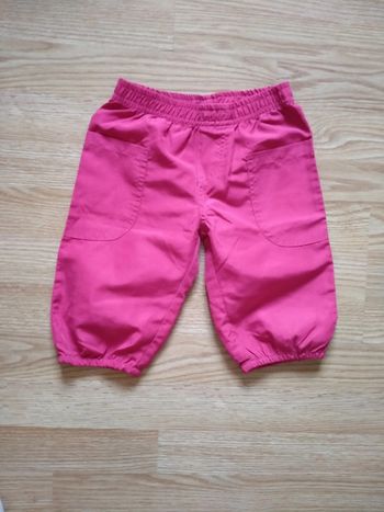 Pantacourt rose. Filles.
Taille 4 ans