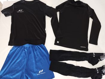 Tenue de foot 8/10 ans 