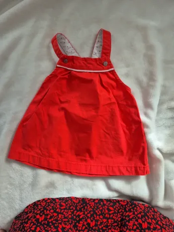 Robe salopette rouge a bretelle obaibi 3 mois 59 cm