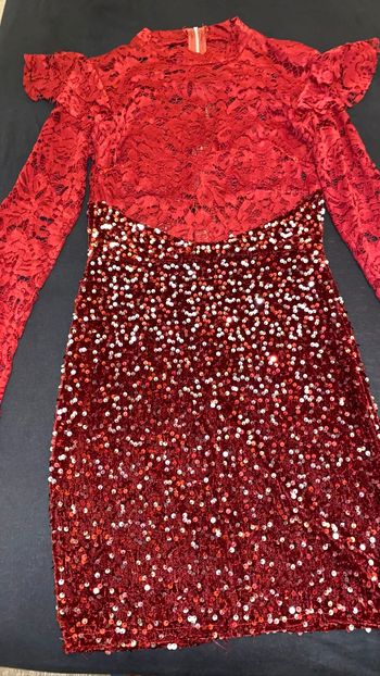 Robe rouge dentelle & sequins neuve – Taille S ✨