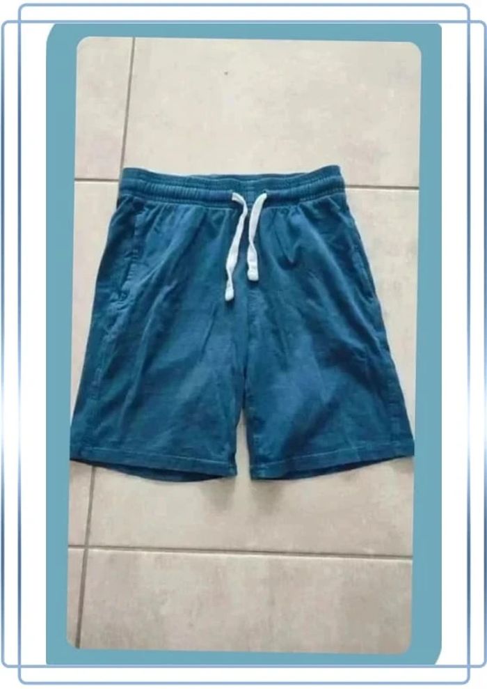 Short Kiabi 10 ans - Très bon état -