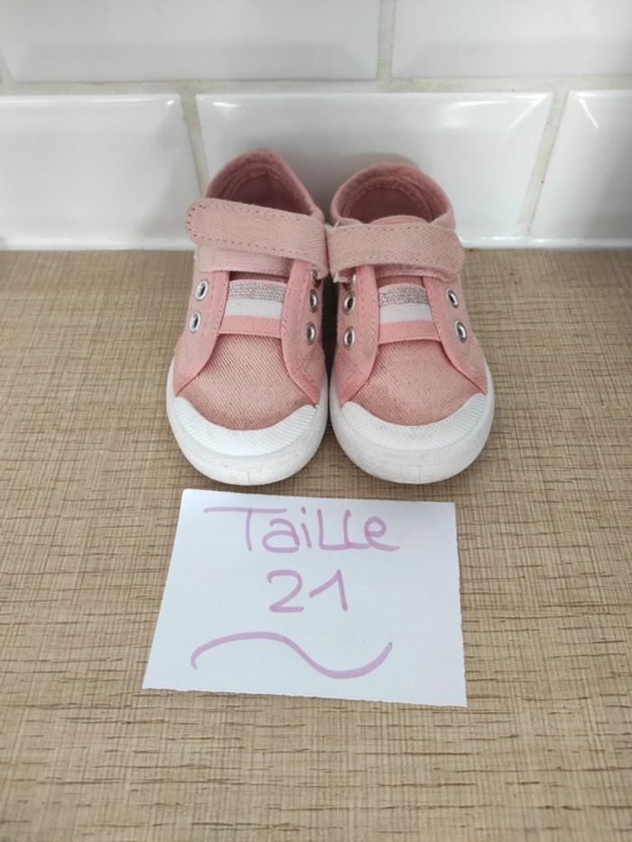 Baskets La halle taille 21 - photo numéro 2