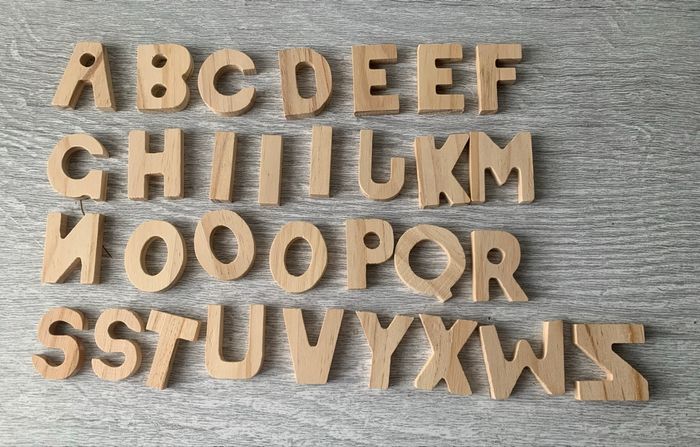Lot de lettres en bois