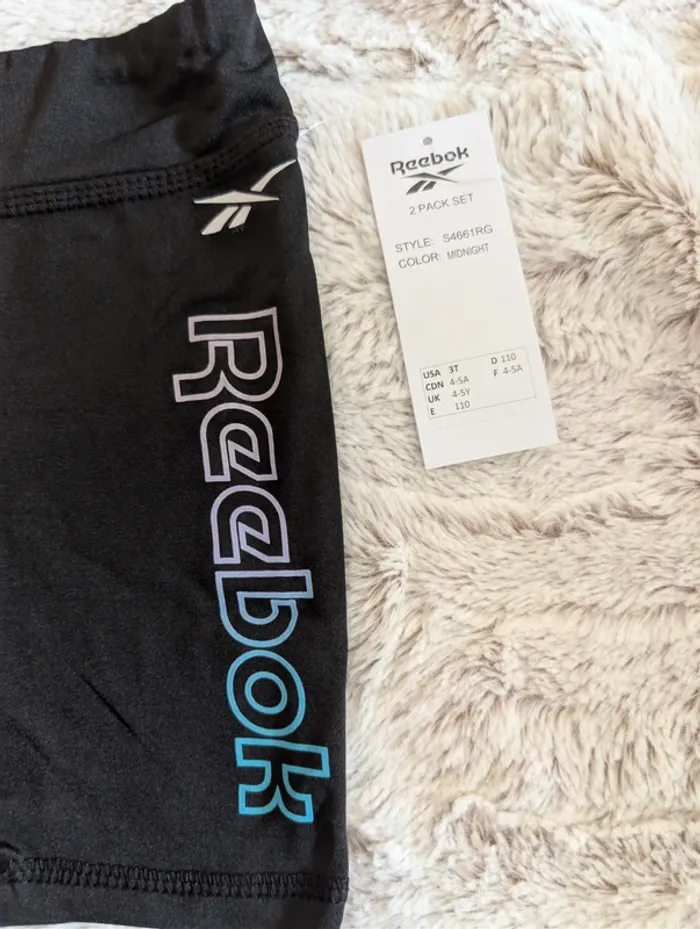 Short Reebok . Neuf. 4/5 ans. - photo numéro 2