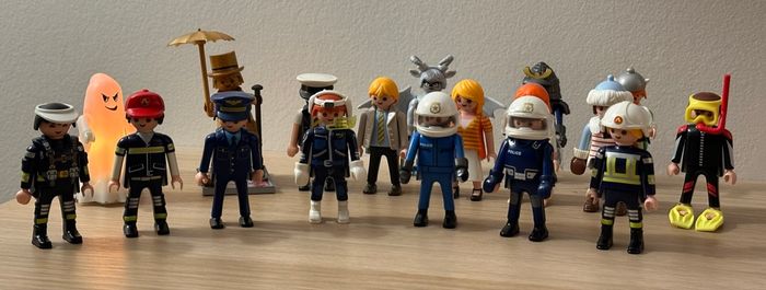 Lot de 18 figurines Playmobil