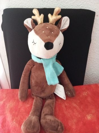 Peluche rennes avec écharpe