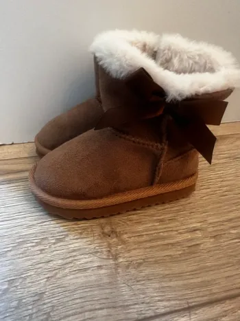 Bottines fourrées bébé fille taille 22 - parfait état