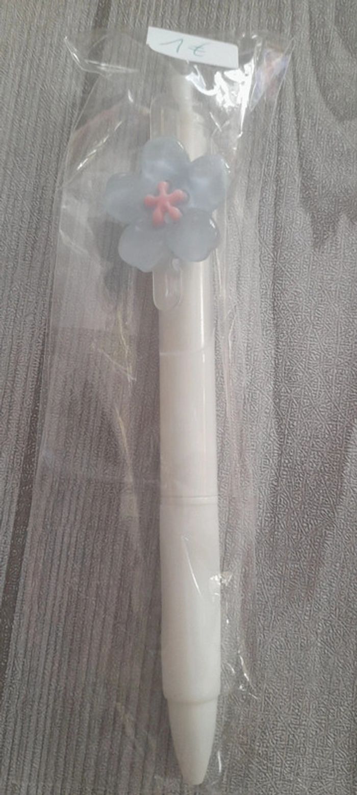 Stylo fleur bleue