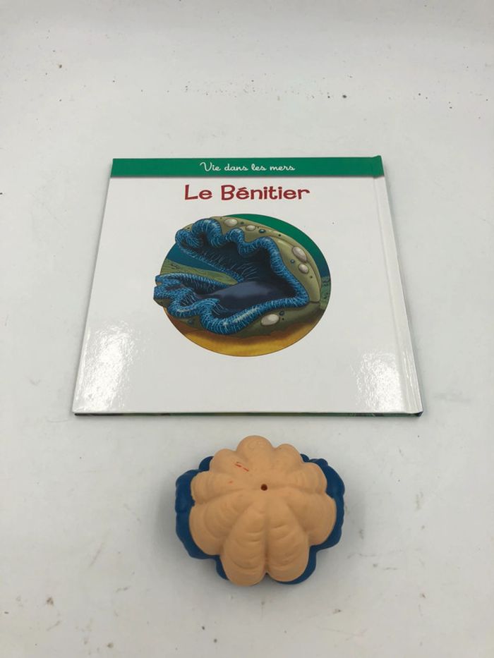 Livre + figurine / le Bénitier collection Altaya - photo numéro 3