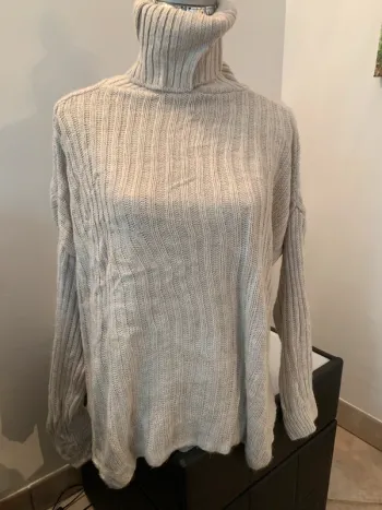 Pull à maille col roulé beige taille M
