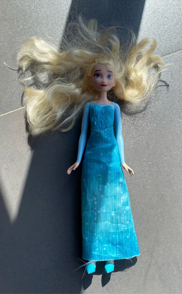 Poupée Elsa reine des neiges