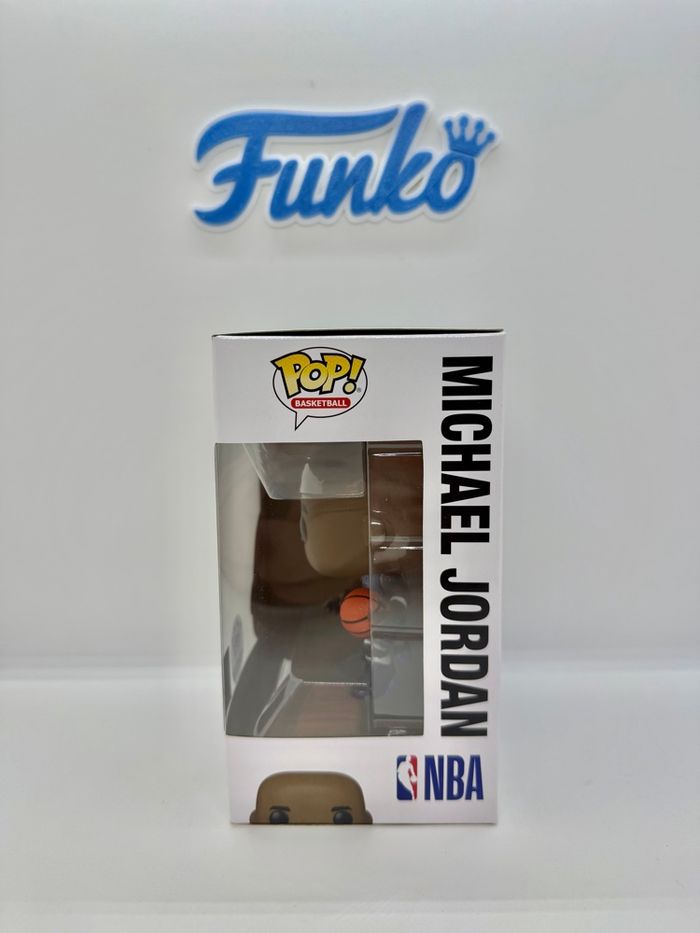 Funko Pop Michael Jordan 100 Funko Exclusive - photo numéro 4
