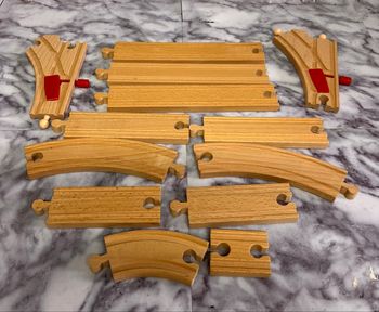 13 rails Brio dont 2 échangeurs
