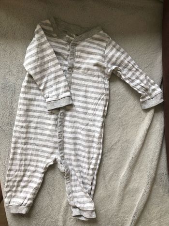 Pyjama gris et blanc rayé 4-6 mois h&m