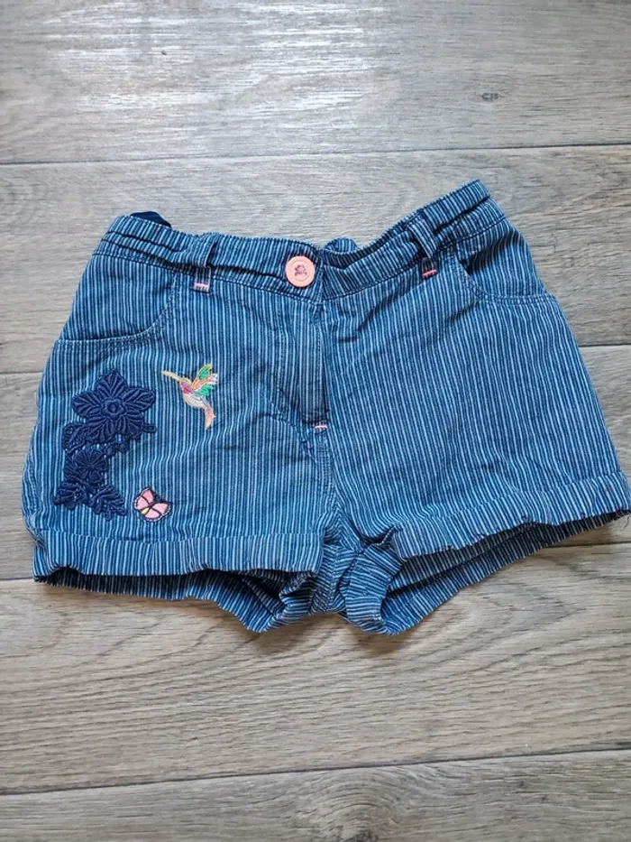 Short taille 8 ans très bon état Orchestra
