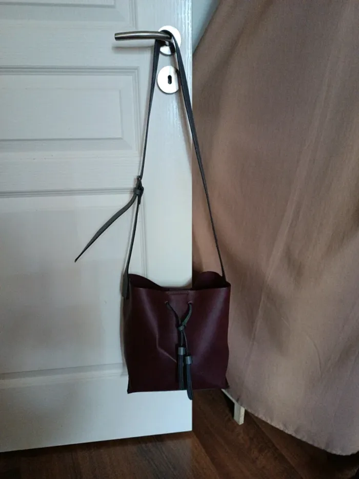 Sac bordeaux avec bandoulière grise - photo numéro 2