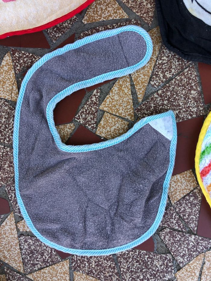 Lot de bavoirs - photo numéro 4